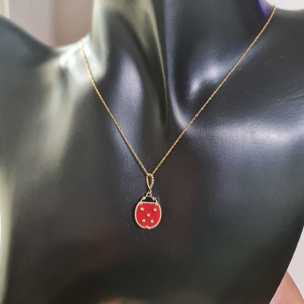Beautiful necklace with designer inspired pendant - Picture 1 of 15